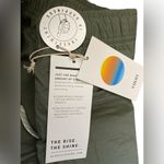 Vuori  The Rise/The Shine women’s shorts xsmall sage green Photo 3