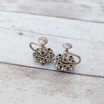 Vintage Screw Back Earrings Unusual Design Egyptian Theme Photo 6