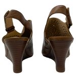 Clarks Women's Size 8M Raven Dawn Wedge Sandal Brown Tan Leather Cutout Photo 5