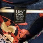 Red and Blue V Photo 2