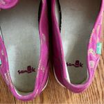 Sanuk  Pink Gold Pineapple Print Canvas Flats 11 Slip On Casual Shoes Vacation Photo 7