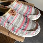 Twisted X  Women's Slip on Loper Pink Multicolor Tribal Aztec Size 9 Photo 3