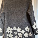 GRAY SWEATER WITH WHITE FLOWERS ROUNDED HEM… FOR HER PREMIUM BRAND FROM PARIS Size M Photo 1