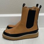 Universal Threads Universal Thread Tan and Black Women's Boots Photo 1