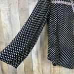 Skies Are Blue  XL Petite (with flaw) Tabbed Sleeves with Deep V-Neck Emb… Photo 3