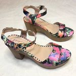 Betsey Johnson  Colorful Floral Wood Platform Dress Sandals Size 8 PENN Photo 0
