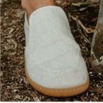 Mukishoes Elegant Cream Loafers for Women Size 8 Photo 1