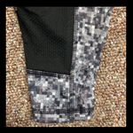 Avia capris length blk gray yoga pants - size medium Photo 7