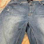 Ashley Stewart Jeans W Holes-Levi’s Photo 0