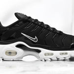 Nike Women's Black and White Air Max Sneakers FL Photo 0