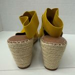 Gentle Souls NWOT ! By Kenneth cole Wedge Sandals size 9M Photo 3