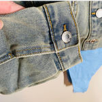 Pretty Little Thing Photo 1