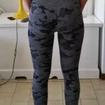 New Lg. Seamless Black Camo Scrunch Butt Leggings Photo 0