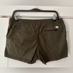 Vuori  Vintage Ripstop Organic Dark Green Shorts Size Medium‎ EUC Photo 1