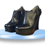 Fendi π Black Leather Booties π₯ Photo 1