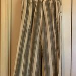 Boutique Black And White Striped Cropped Pants Photo 3