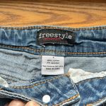 Freestyle Revolution Jean shorts with geometrical detail on sides Photo 2