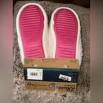 Dearfoams  Women's Slippers with Colorful Accents Photo 2