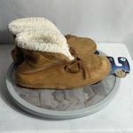 Isotoner Women’s Slippers Memory Foam Eco Comfort Buckskin Small 5-6 Tan Cozy Photo 1