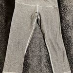 Lululemon Womens sz8  Wunder Under  Herringbone White Black Capri leggings  Photo 0