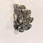 Vintage 50s Weiss clear rhinestone clip on silvertone earrings Photo 2