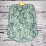 Hemline Alfani Elements NWT Size S Green & White Reptile Print Round Blouse Top Photo 2