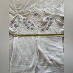 Women’s Vintage floral Embroidered White Cardigan short sleeve medium Sweater Photo 2