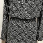 Casual Black and White Geometric Paisley Print Dress. Medium. Dot Pattern Trim. Photo 12
