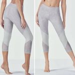 Fabletics Brogan Powerhold Leggings – Gray Floral Lace Panel Capri – Size M Photo 1