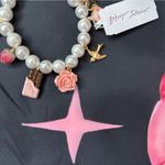 Betsey Johnson NEW! Coquette Sweetheart Swoon Charm Pearl Stretch Bracelet Photo 2