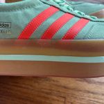 Adidas  Women’s platform gazelle sneakers  Photo 3