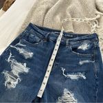 American Eagle Women’s 4 Distressed Butt Slit Mom Jeans Photo 5