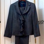 Albert Nipon black/ white textured poly/ rayon pantsuit. Ruffle front. Size 10. Black Photo 9