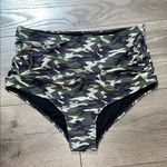 Camouflage High Photo 0