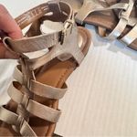 Clarks  Gold Leather Strappy Gladiator Sandals Women’s 9 Beachy Comfort Flats Photo 6
