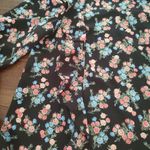 Kensie  long sleeve flowery top size medium women's,  super cute ruffles … Photo 2