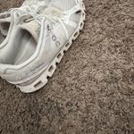 On Clouds Women's White Athletic Shoes Size 9 Photo 1