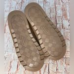 Dearfoams  Woman’s Chestnut Brown Suede Clog Slippers Photo 3