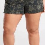 Athleta  Trekkie North Floral Printed Green Athletic Shorts Plus Size 26 Photo 0