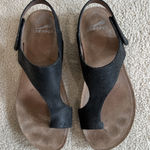 Dansko  Reece Sandal Size 39 8.5 Black Leather Toe Strap Slingback Flat Photo 0