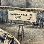 Abercrombie & Fitch SHORT Mom High Rise Distressed Denim Jeans Light Wash 27/4 Photo 2