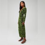 Show Me Your Mumu Lopez Palm Sparkle Stretch Dress V-neck Long Sleeve Maxi Green Photo 3