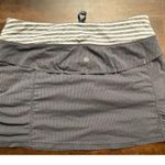 Lululemon grey and white stripped skort women's 8 Photo 1