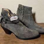 Shyanne  western ankle heeled side zip boots NEW 7 Photo 0