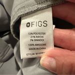 FIGS  TECHNICAL COLLECTION SCRUB SHIRT WOMENS MEDIUM GRAY 2 POCKETS Photo 11