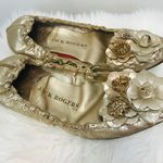 Jack Rogers Women's Tansy Flower gold flats  MOC sz 8.5. Photo 9