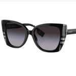 Burberry NWOT🕶️Authentic  Women’s Sunglasses Photo 5