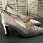 Bandolino 90s  Pump Size 6 M Business Casual Silver Photo 2