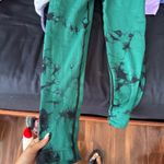 Amazon  Seamless Scrunch Tie-Dye Leggings Photo 1