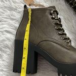 Seven7  FOOTWEAR Women’s Flatiron  Ankle Boot in olive size 7 NWOB Photo 4